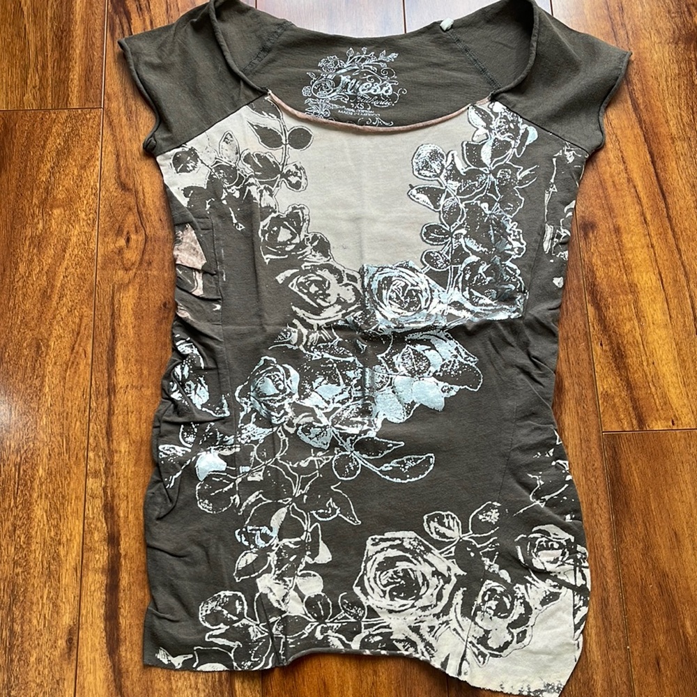 NWOT Guess Silver Rose Foiled Tee